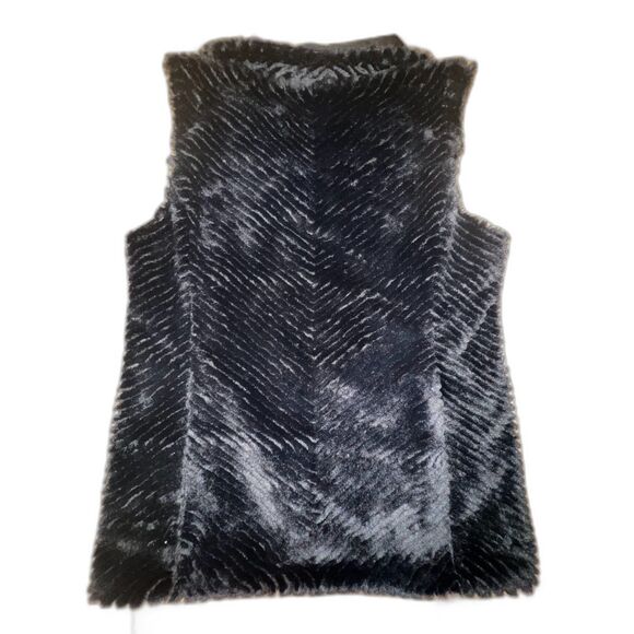 White House Black Market Chevron Textured Faux Fur Vest SZ M - Picture 2 of 4